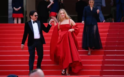 Um vestido Dior e chinelos na passadeira vermelha do Festival de Cinema de Cannes: tendência ou provocação?